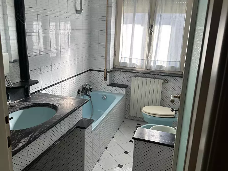 Immagine 6 di Appartamento in vendita  a Massa