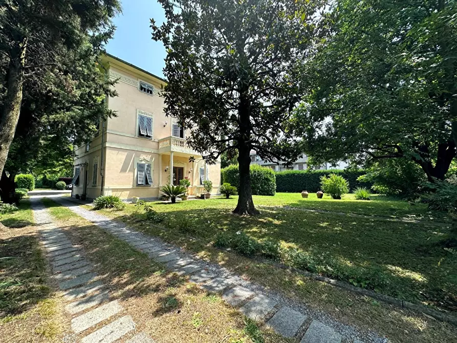 Immagine 34 di Villa in vendita  a Porcari