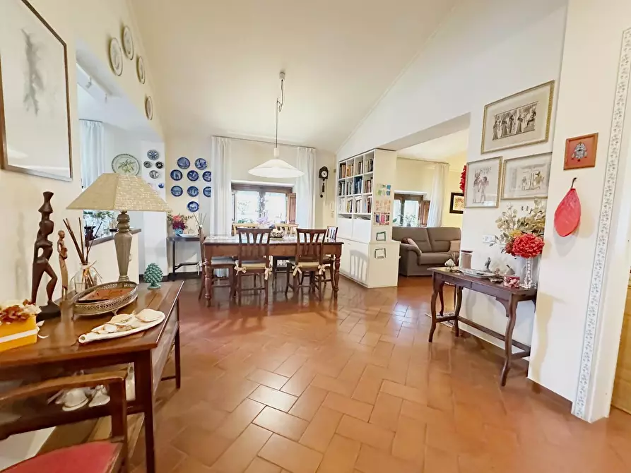 Immagine 21 di Villa in vendita  a Porcari