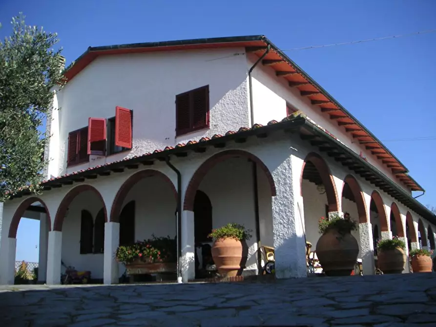 Immagine 2 di Casa colonica in vendita  a Cerreto Guidi