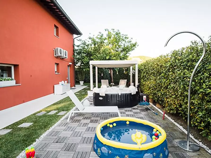 Immagine 2 di Casa colonica in vendita  a Fucecchio