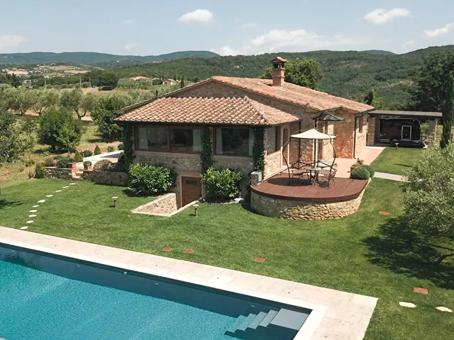 Immagine 2 di Villa in vendita  a Riparbella