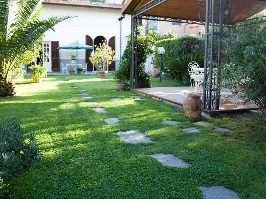 Immagine 1 di Appartamento in affitto  a Carrara