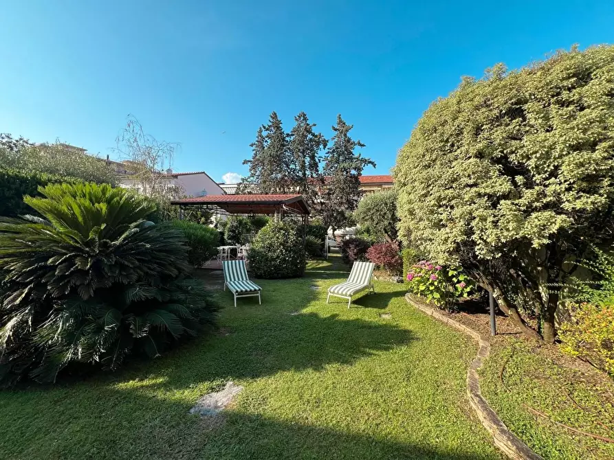 Immagine 26 di Appartamento in affitto  a Carrara
