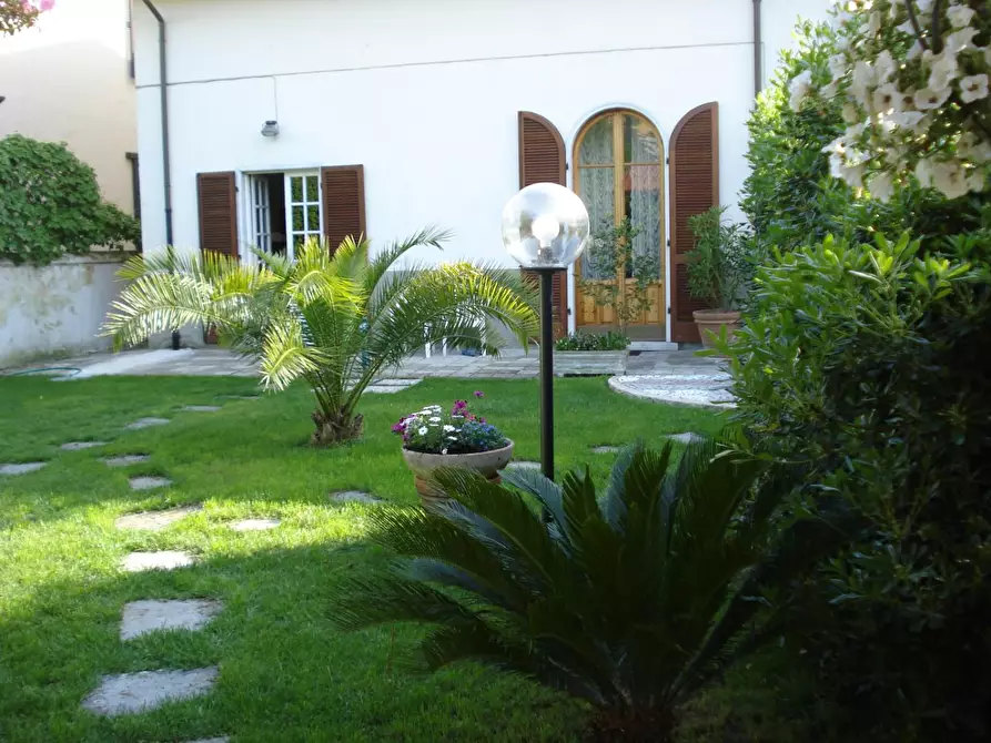 Immagine 23 di Appartamento in affitto  a Carrara