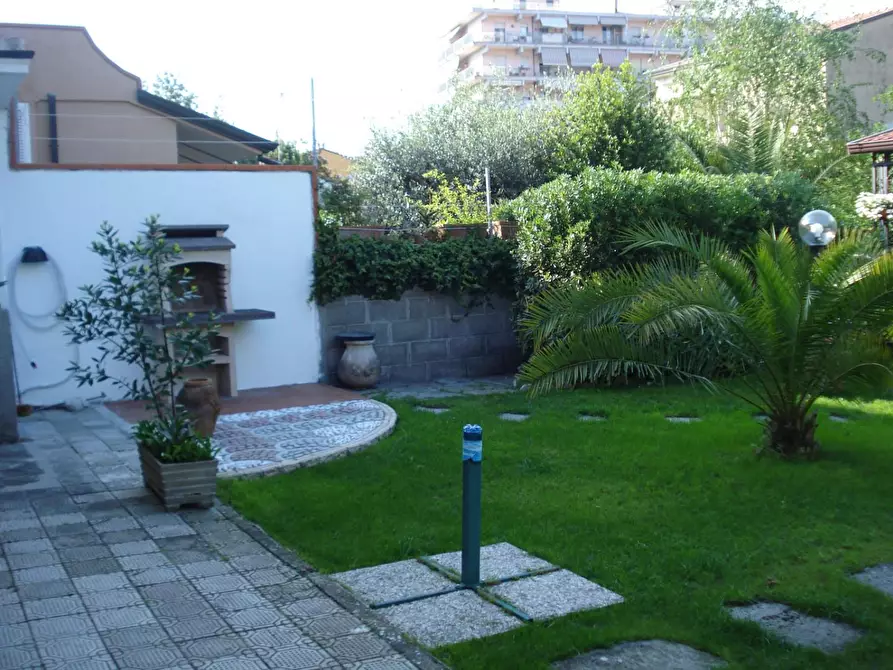 Immagine 24 di Appartamento in affitto  a Carrara