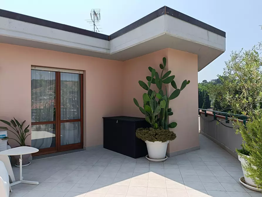 Immagine 2 di Mansarda in vendita  a Capraia E Limite