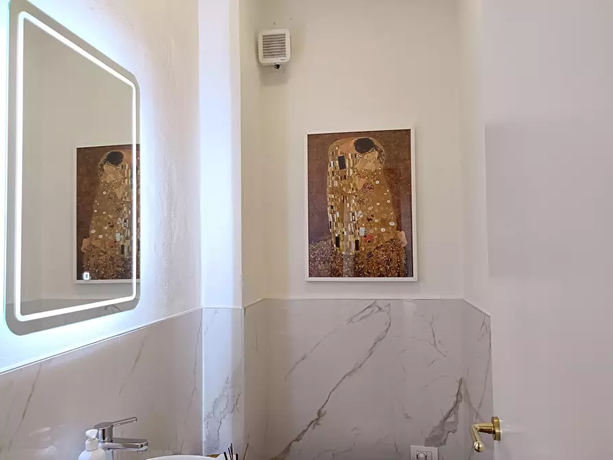 Immagine 28 di Mansarda in vendita  a Capraia E Limite