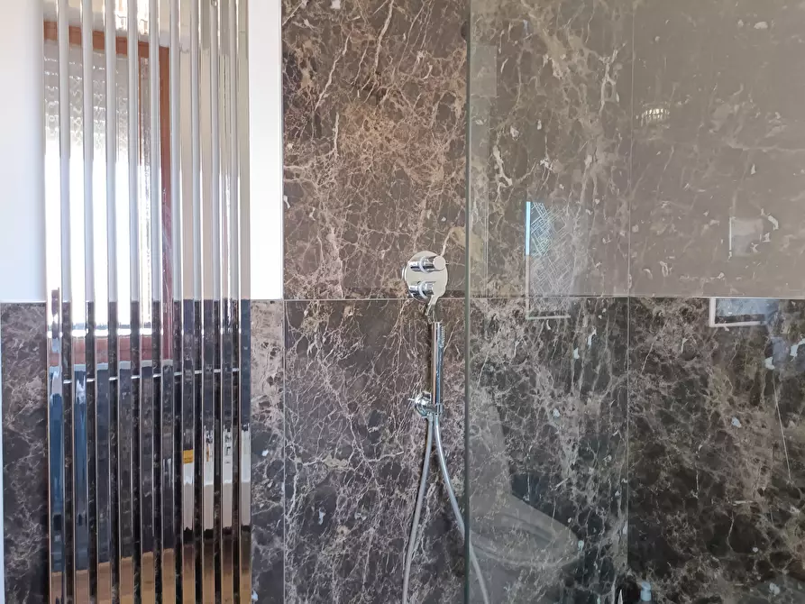 Immagine 34 di Mansarda in vendita  a Capraia E Limite