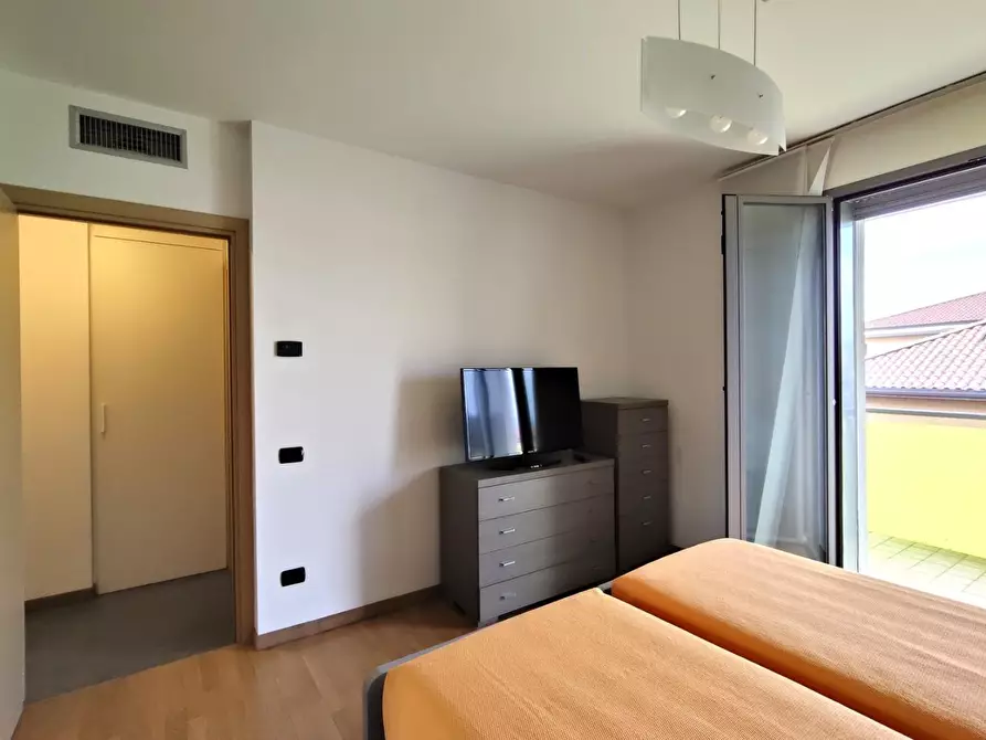 Immagine 35 di Appartamento in affitto  a Ponte San Pietro