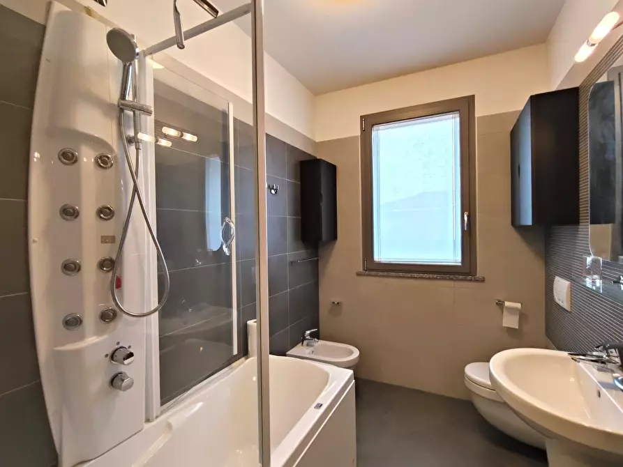 Immagine 23 di Appartamento in affitto  a Ponte San Pietro