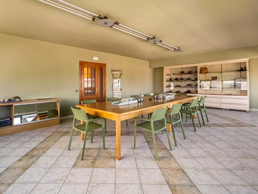 Immagine 22 di Capannone industriale in affitto  a Fucecchio