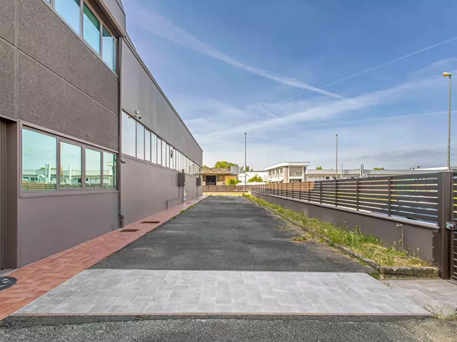 Immagine 5 di Capannone industriale in affitto  a Fucecchio