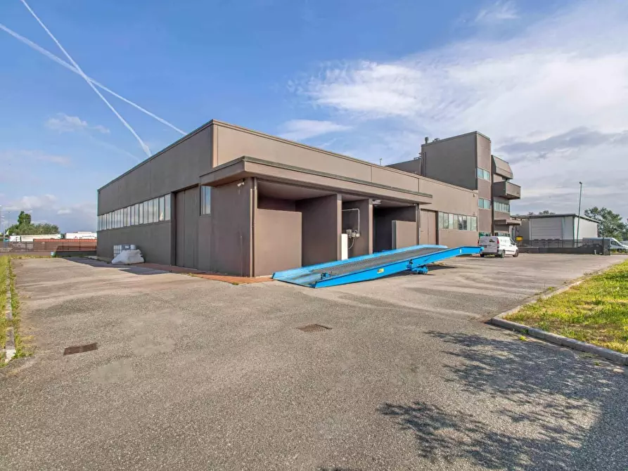 Immagine 8 di Capannone industriale in affitto  a Fucecchio