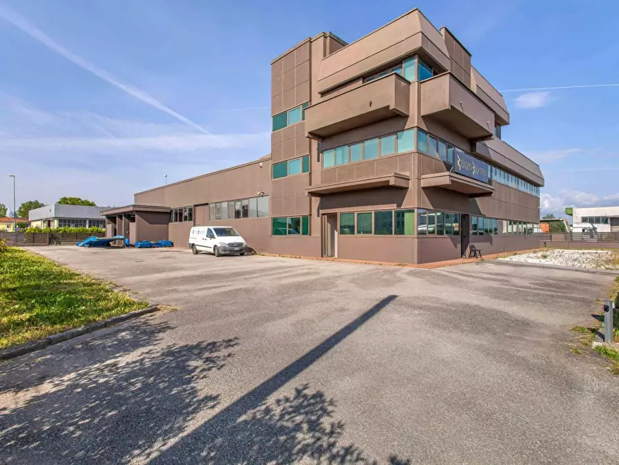 Immagine 1 di Capannone industriale in affitto  a Fucecchio