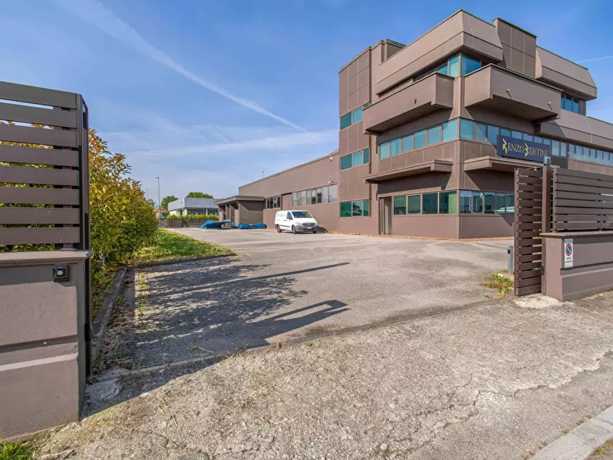 Immagine 2 di Capannone industriale in affitto  a Fucecchio