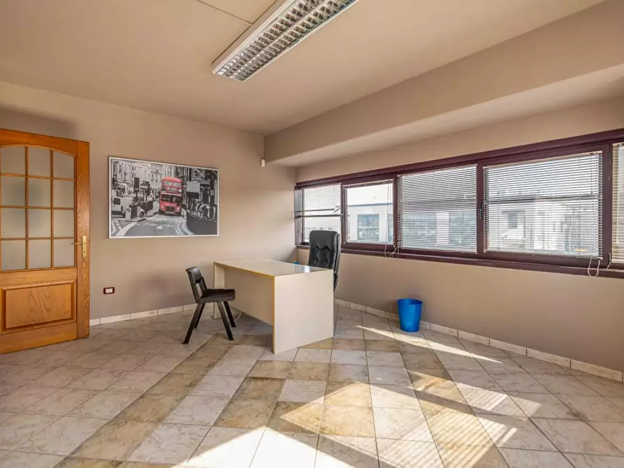 Immagine 18 di Capannone industriale in affitto  a Fucecchio