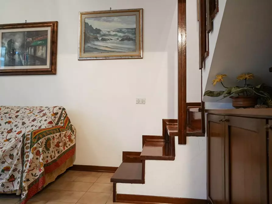 Immagine 15 di Villetta a schiera in vendita  a Massa