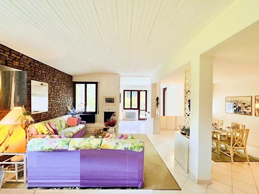 Immagine 3 di Casa indipendente in vendita  a Camaiore