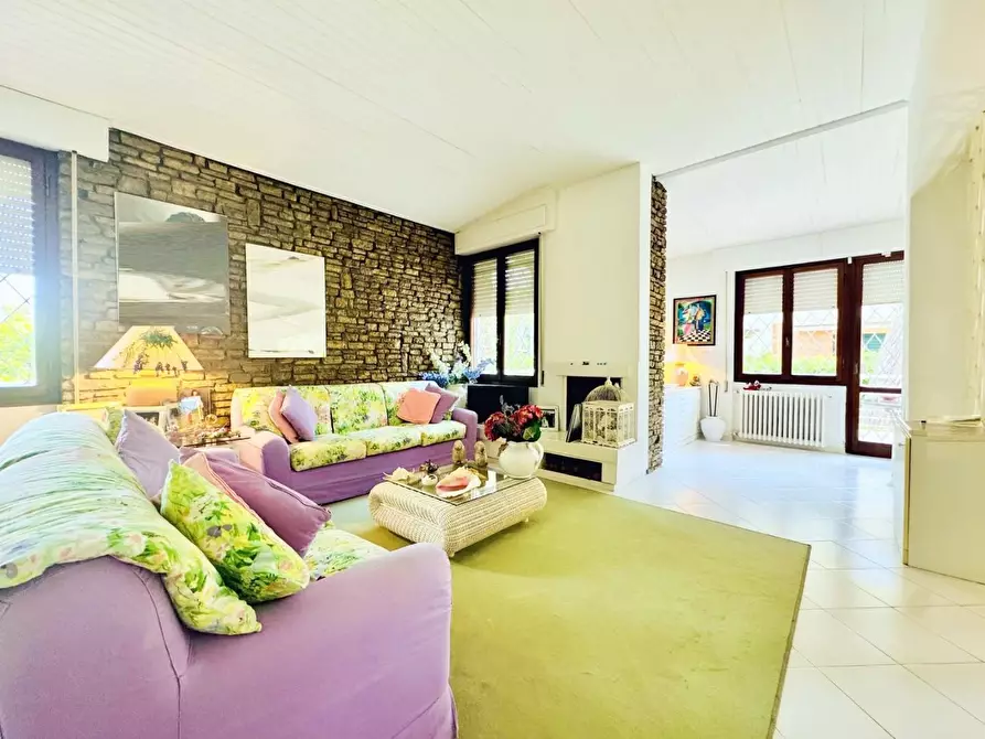 Immagine 4 di Casa indipendente in vendita  a Camaiore