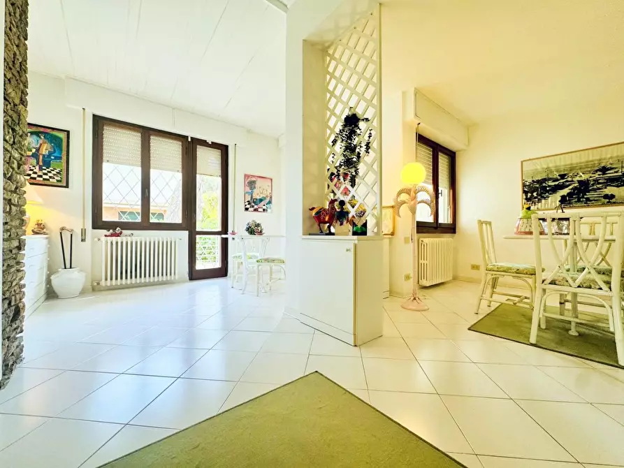 Immagine 9 di Casa indipendente in vendita  a Camaiore