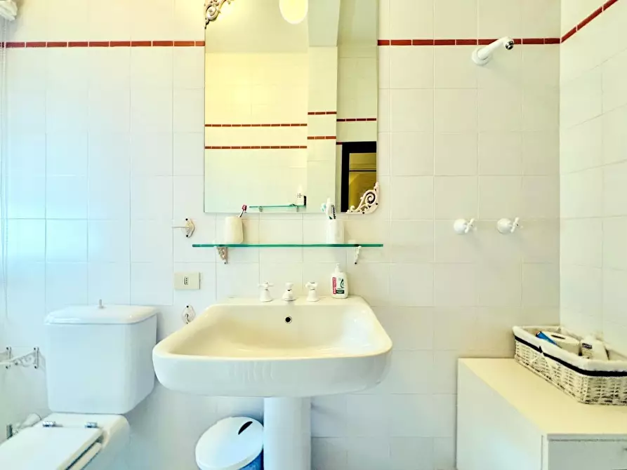 Immagine 46 di Casa indipendente in vendita  a Camaiore