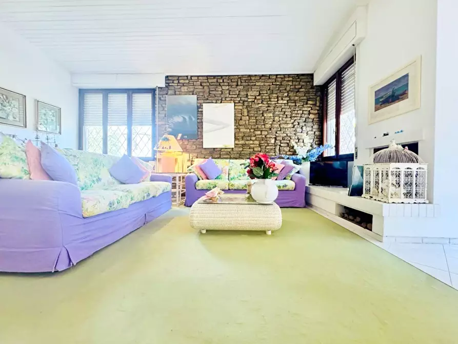 Immagine 2 di Casa indipendente in vendita  a Camaiore