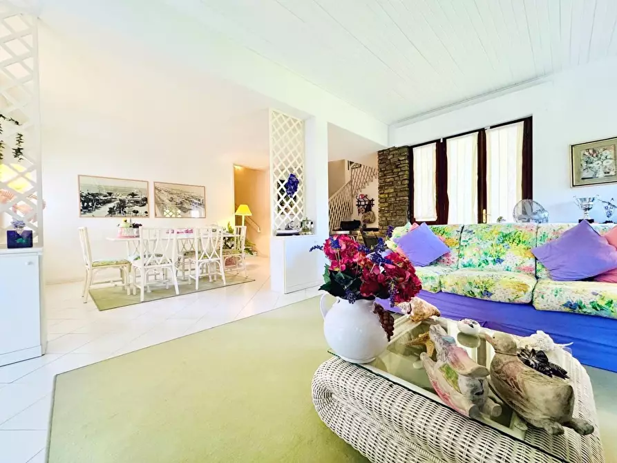 Immagine 8 di Casa indipendente in vendita  a Camaiore