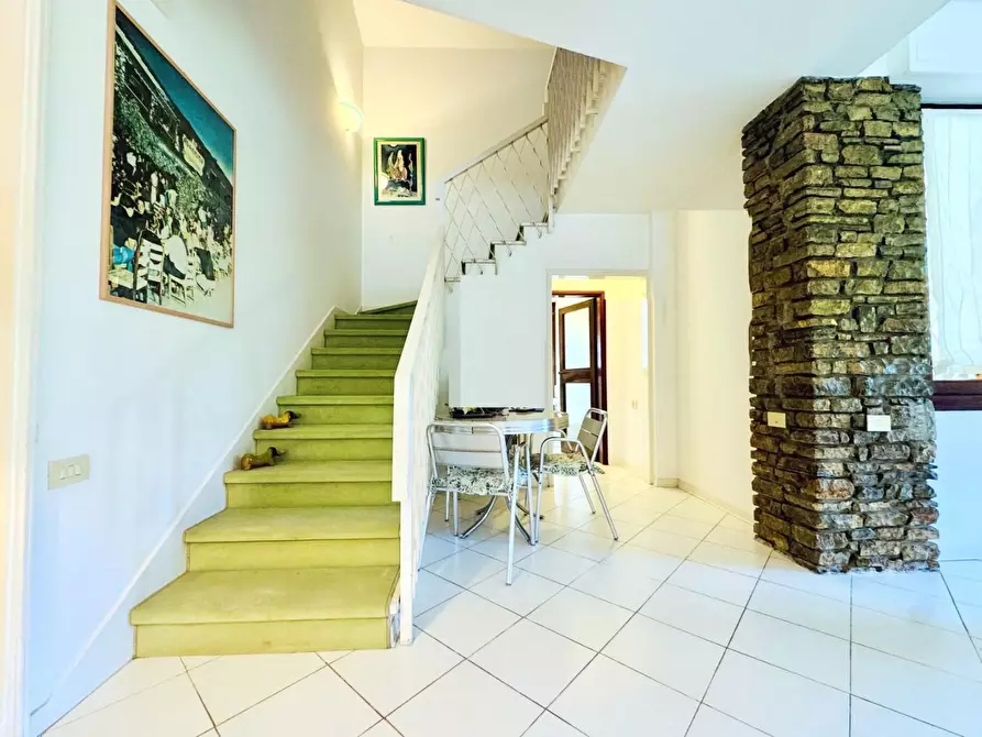 Immagine 17 di Casa indipendente in vendita  a Camaiore