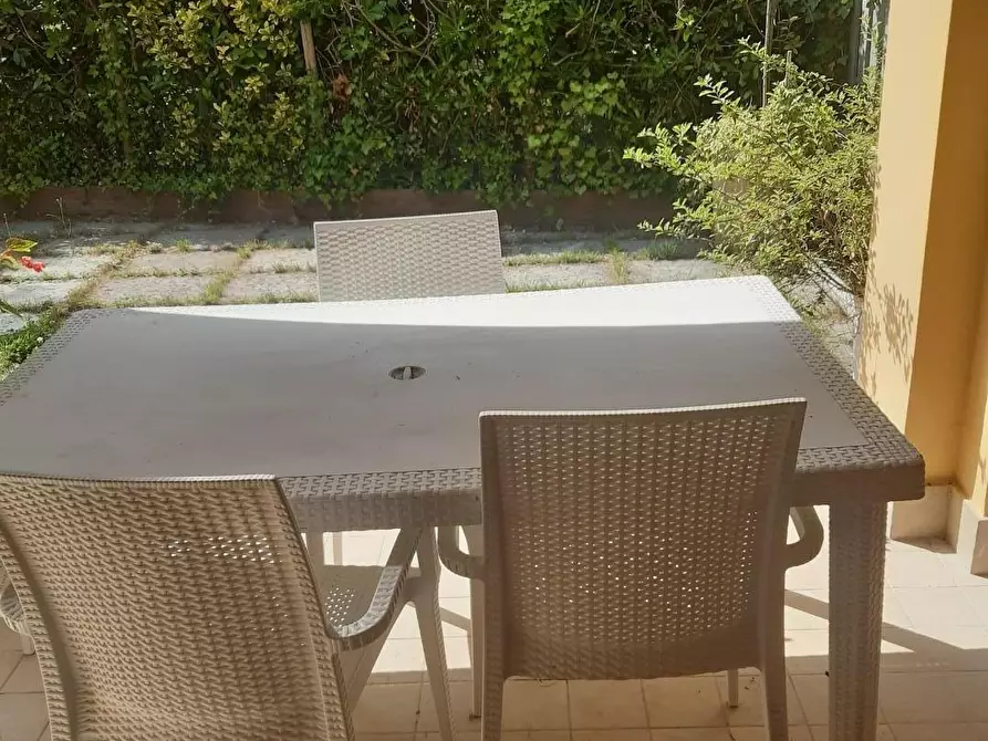 Immagine 1 di Villetta a schiera in vendita  a Montignoso