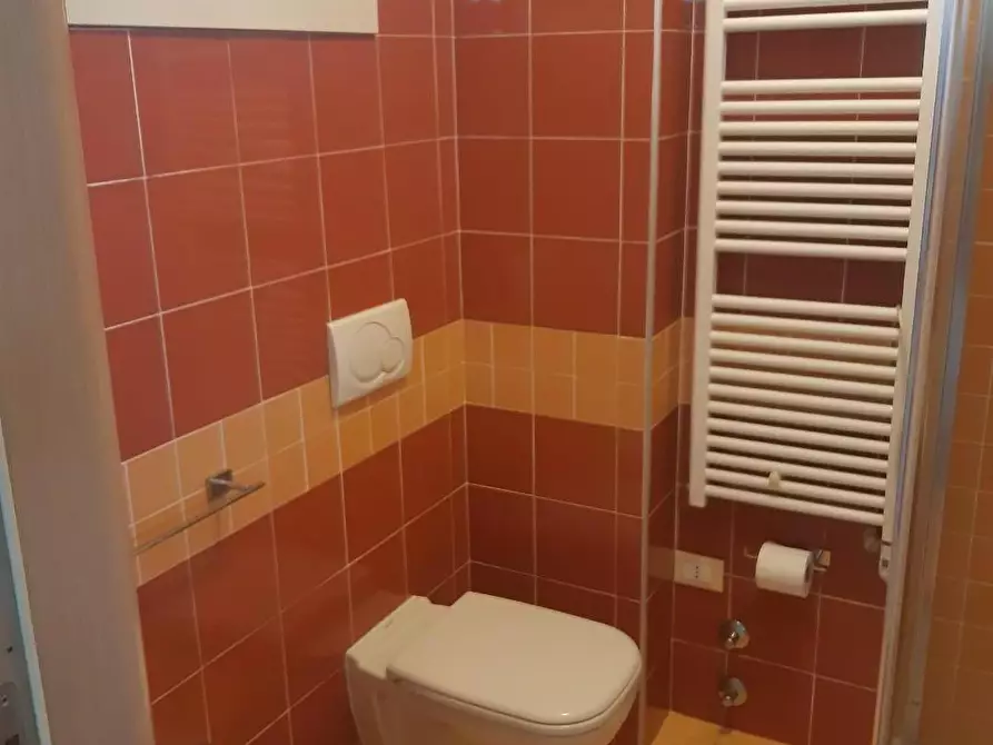 Immagine 10 di Villetta a schiera in vendita  a Montignoso