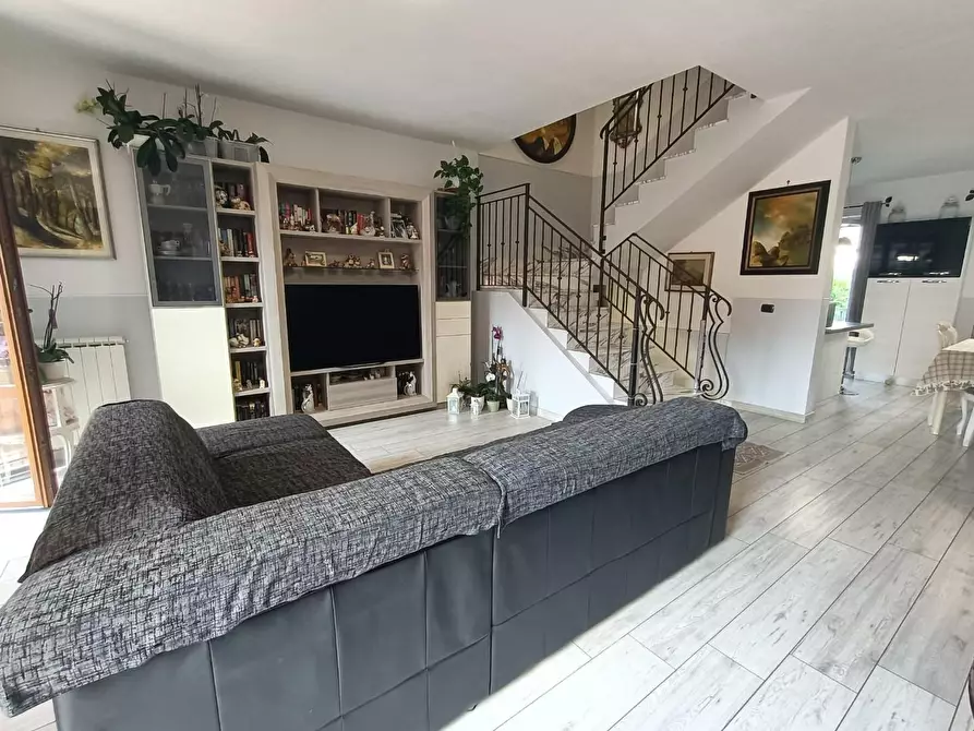 Immagine 5 di Villetta a schiera in vendita  a Carrara