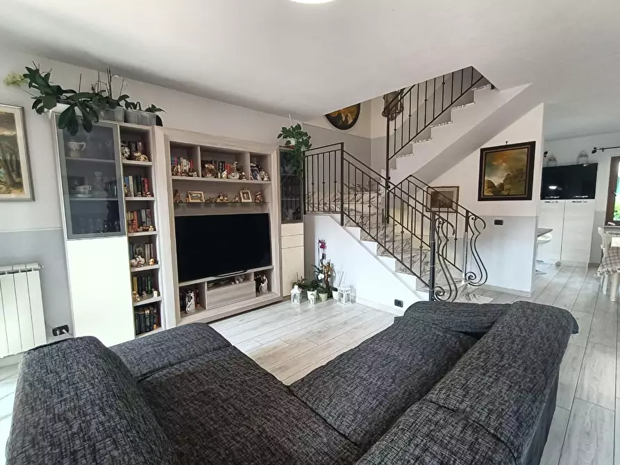 Immagine 2 di Villetta a schiera in vendita  a Carrara