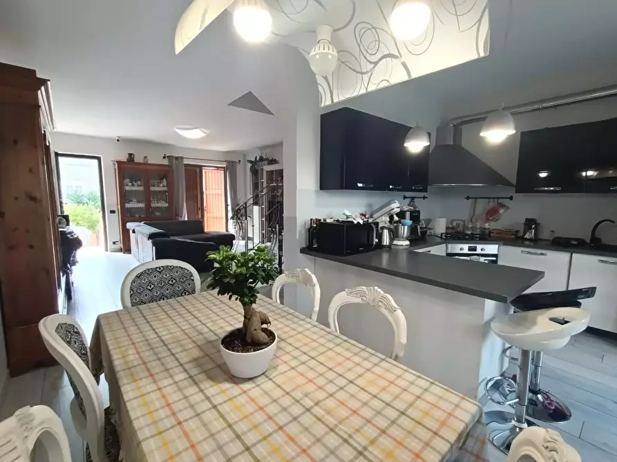 Immagine 1 di Villetta a schiera in vendita  a Carrara