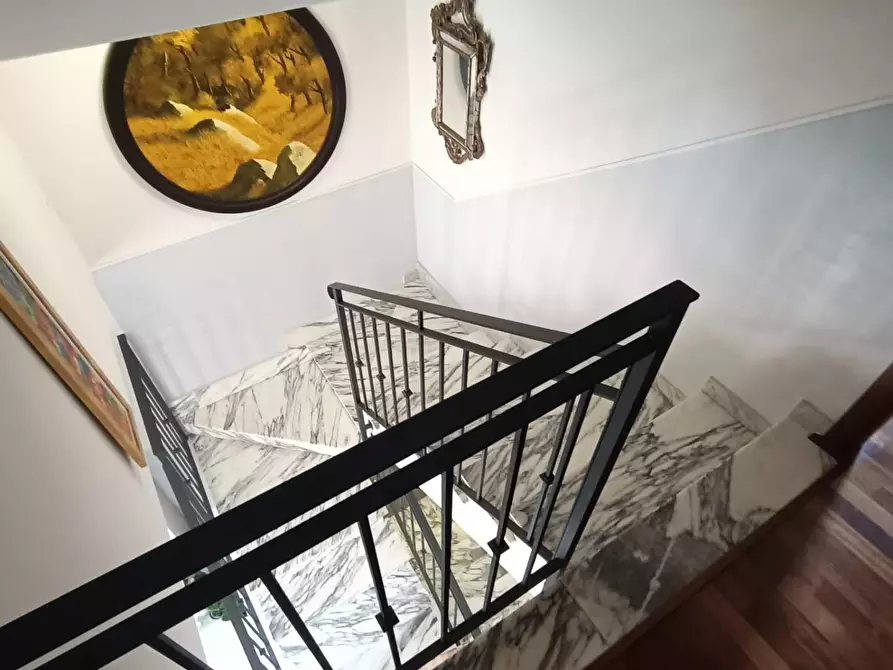 Immagine 15 di Villetta a schiera in vendita  a Carrara