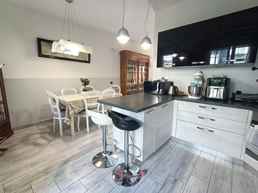 Immagine 8 di Villetta a schiera in vendita  a Carrara