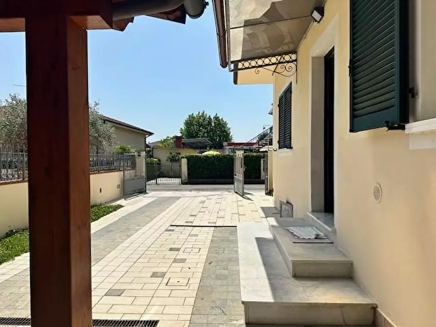 Immagine 9 di Appartamento in vendita  a Camaiore