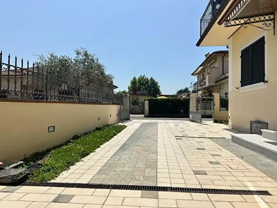 Immagine 1 di Appartamento in vendita  a Camaiore