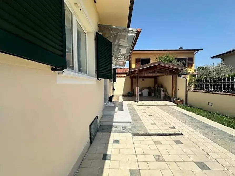 Immagine 20 di Appartamento in vendita  a Camaiore