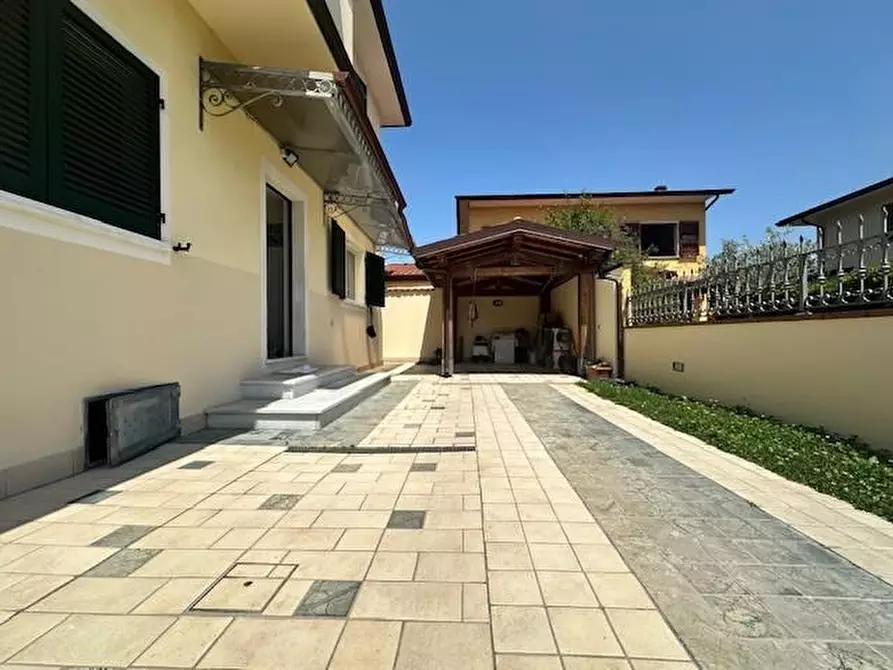 Immagine 4 di Appartamento in vendita  a Camaiore