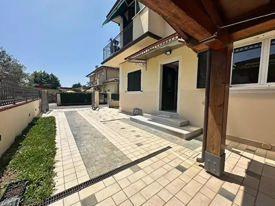 Immagine 10 di Appartamento in vendita  a Camaiore