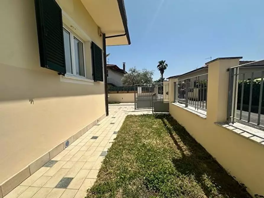 Immagine 17 di Appartamento in vendita  a Camaiore