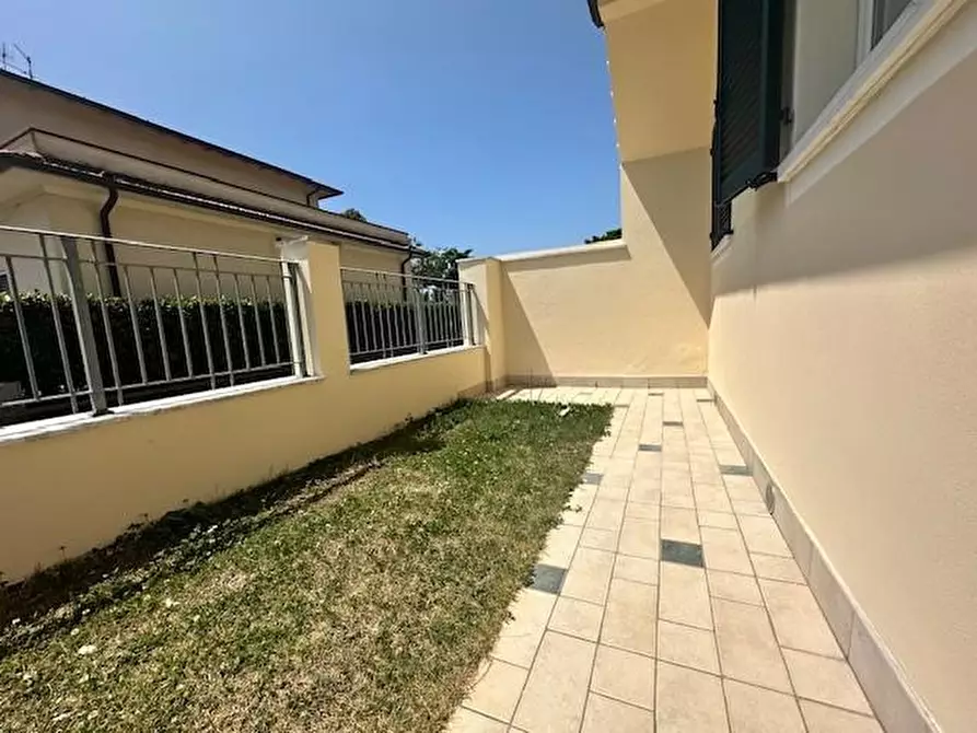 Immagine 15 di Appartamento in vendita  a Camaiore