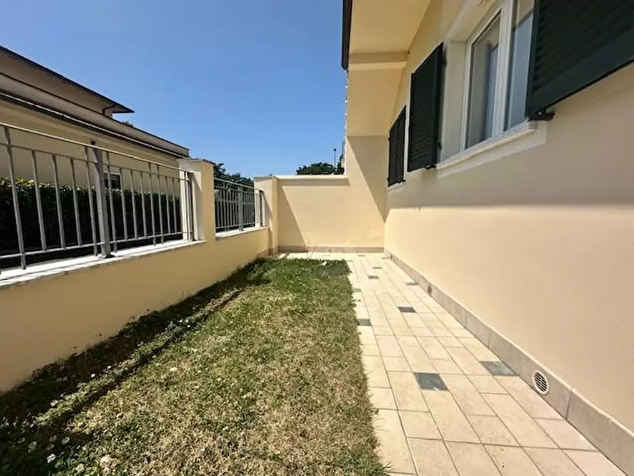 Immagine 14 di Appartamento in vendita  a Camaiore