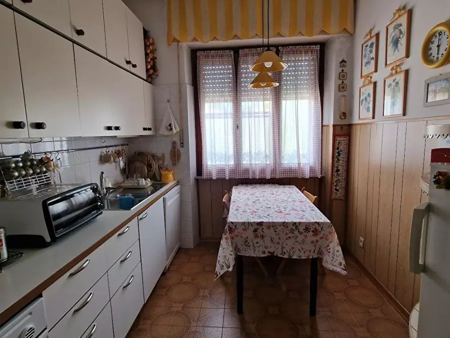 Immagine 7 di Villa in vendita  a Carrara