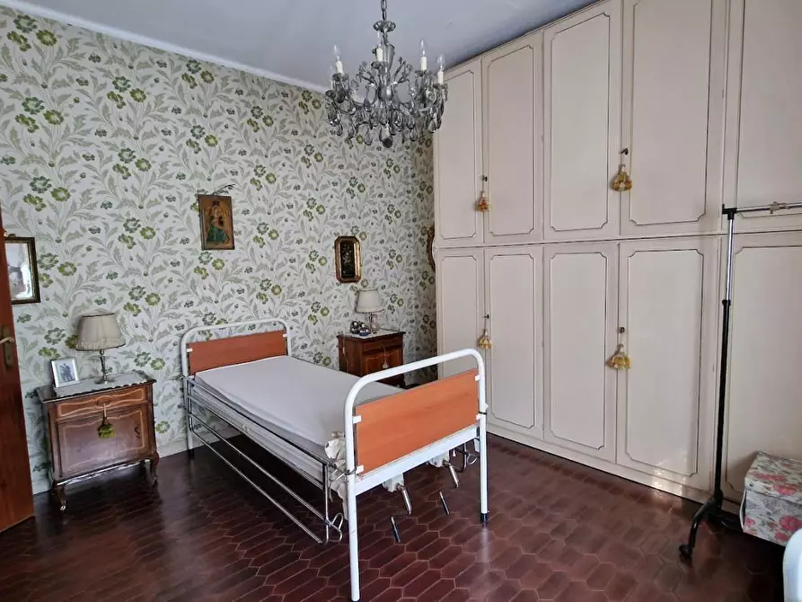 Immagine 10 di Villa in vendita  a Carrara