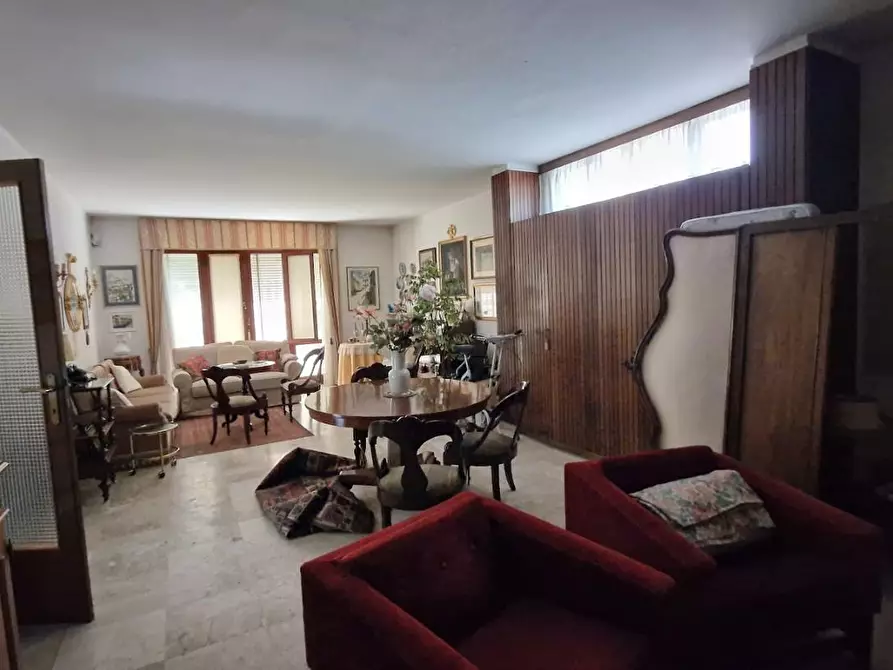 Immagine 3 di Villa in vendita  a Carrara