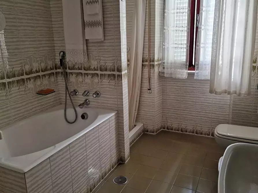 Immagine 25 di Villa in vendita  a Carrara