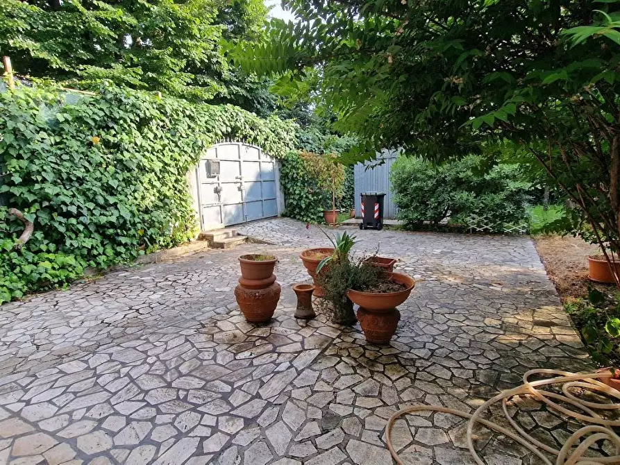 Immagine 32 di Villa in vendita  a Carrara