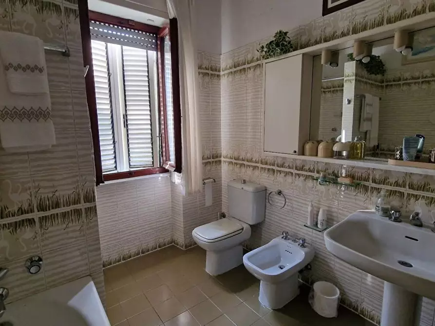 Immagine 23 di Villa in vendita  a Carrara